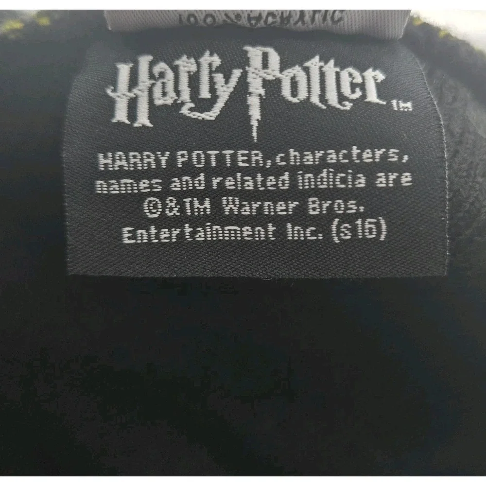 Harry Potter Hufflepuff Pom Beanie Hot Topic Bioworld NWT Black Yellow Knit Hat